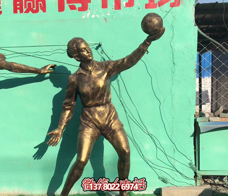大型玻璃鋼排球學生雕塑,為廣場增添活力 大型玻璃鋼排球學生雕塑,為廣場增添活力