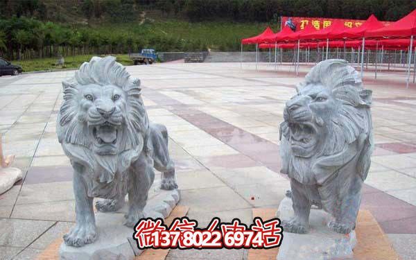 大型石雕獅子雕塑，給景區(qū)帶來濃厚的歷史氛圍
