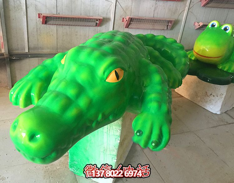 玻璃鋼鱷魚(yú)雕塑,為游樂(lè)場(chǎng)裝飾添彩 玻璃鋼鱷魚(yú)雕塑,為游樂(lè)場(chǎng)裝飾添彩