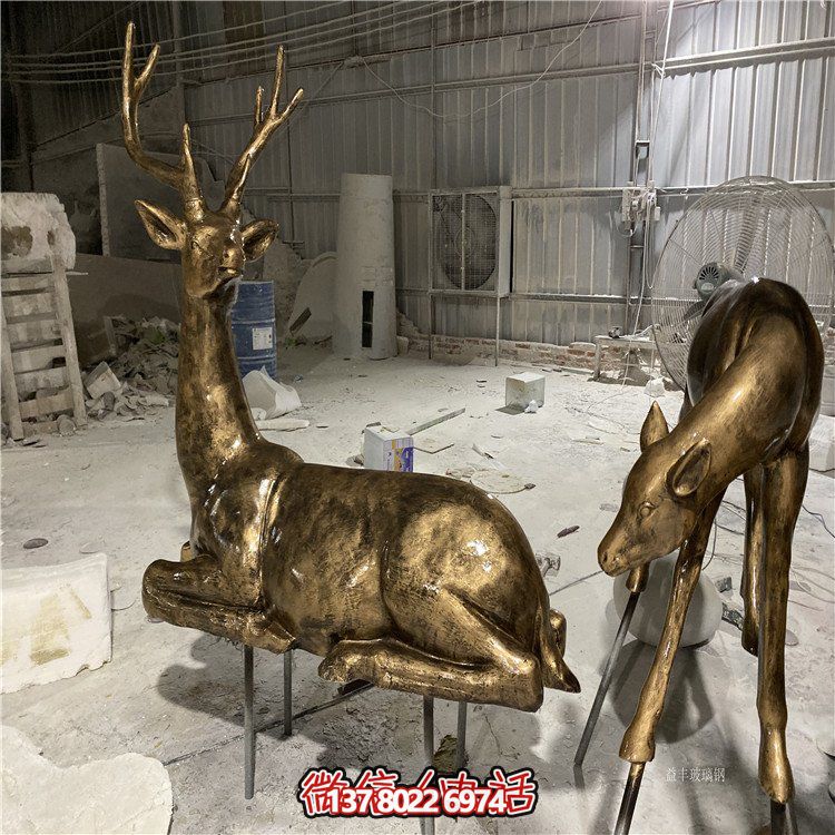 玻璃鋼仿銅小鹿擺件，戶(hù)外草坪動(dòng)物模型