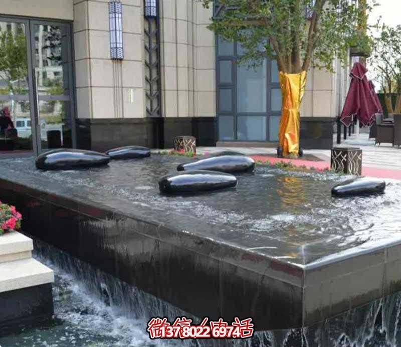 創(chuàng)意水中鵝卵石雕塑,為酒店池塘帶來抽象美感 創(chuàng)意水中鵝卵石雕塑,為酒店池塘帶來抽象美感