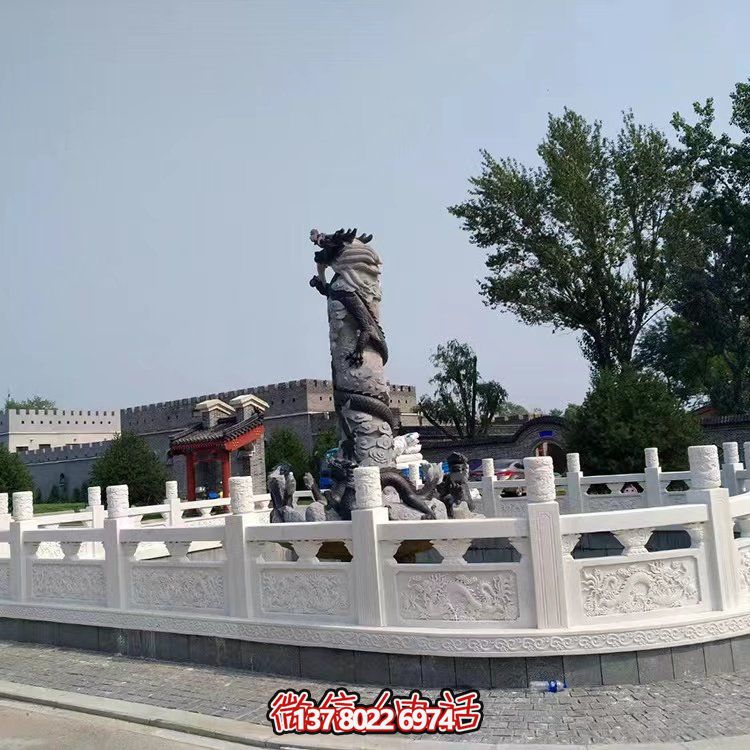 漢白玉石雕欄板，為景區水池提供防護及園林裝飾