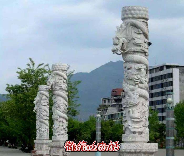 集大理石、石雕、龍柱于一體的大理景觀廣場
