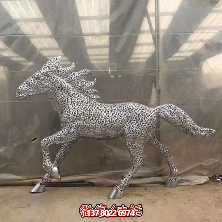 不銹鋼創(chuàng)意馬鏤空雕塑，為戶外廣場草地擺放