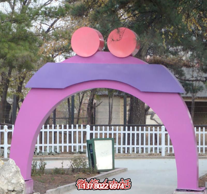 創意玻璃鋼愛心雕塑，裝點城市公園