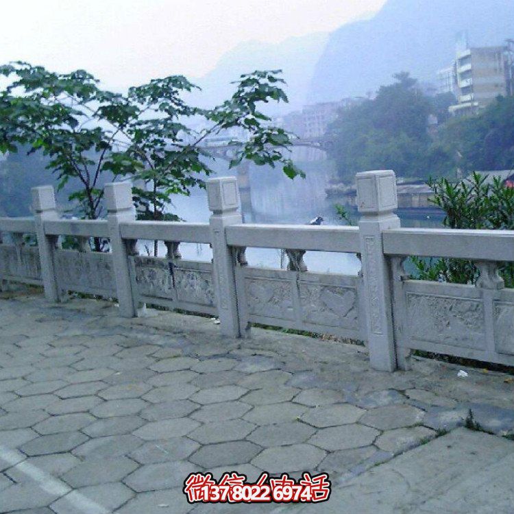 品質精良的大理石欄桿、欄板及雕塑，締造美麗景觀