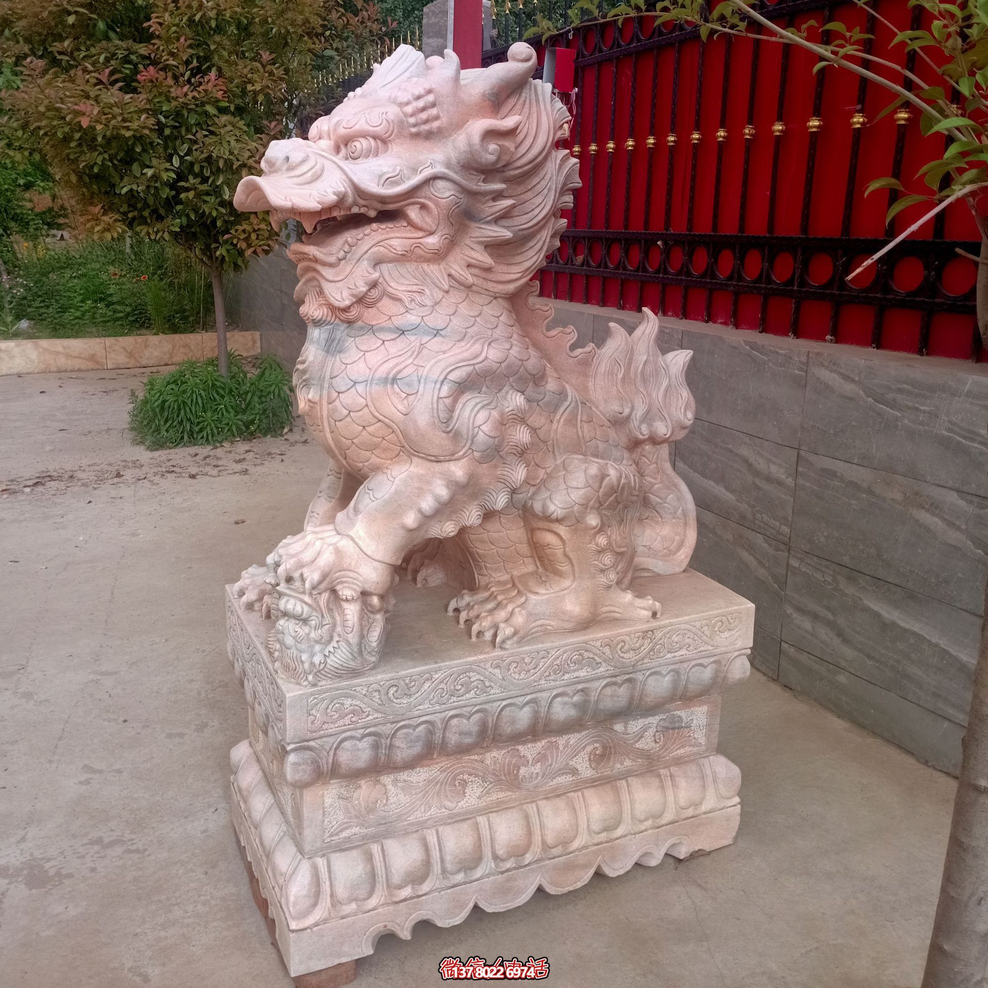 大型仿真麒麟雕塑，增添寺廟園林景觀紅晚霞之美