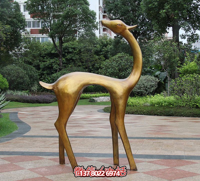 “不銹鋼梅花鹿雕塑，為公園增添藝術氣息”